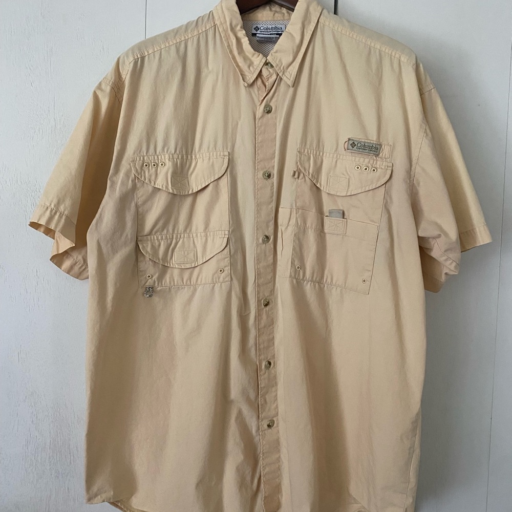 Columbia PFG Beige Short Sleeved Casual Button Down Men’s Shirt Lightweight